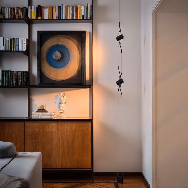 Lampada da terra KDLN Tendu nera con tecnologia LED dimmerabile e regolabile