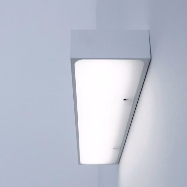 Applique LED Davide Groppi Linet, dimmabile, disponibile in bianco o nero
