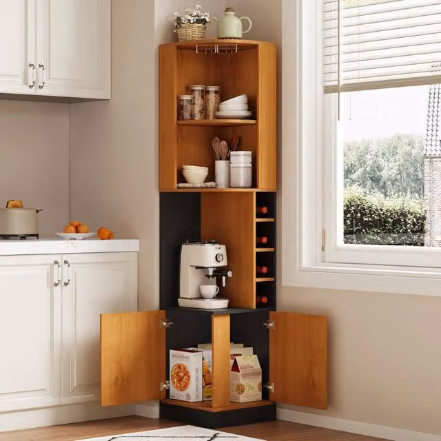 Mobile angolare OKWISH per cucina e soggiorno con portabottiglie, portabicchieri e armadietto, in MDF naturale e metallo, marrone, L/P/H: 40 x 40 x 182 cm