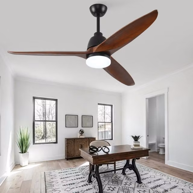 Ventilatore da soffitto Outsunny con luce LED dimmerabile e telecomando, pale in legno e metallo, colore noce e nero