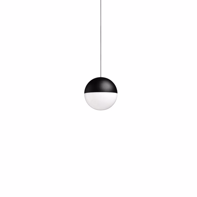 Lampada a sospensione Flos String Light Sphere bianca e trasparente con tecnologia Casambi e dimmerabile