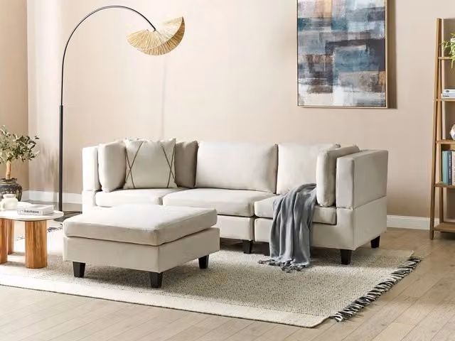 Divano moderno modulare a 3 posti BELIANI con ottomana coordinata in tessuto beige con coperture rimovibili L: 228 cm, P: 76 cm, H: 73 cm