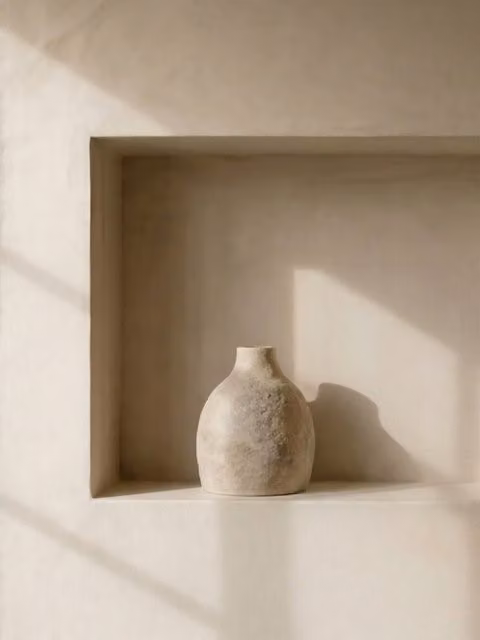 Portavaso in gres beige piccolo di Kenay Home con design rustico e forma rotonda
