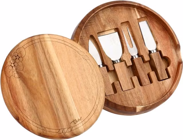 Set di tagliere rotondo in legno marrone con coltelli per formaggio e supporto Blomus