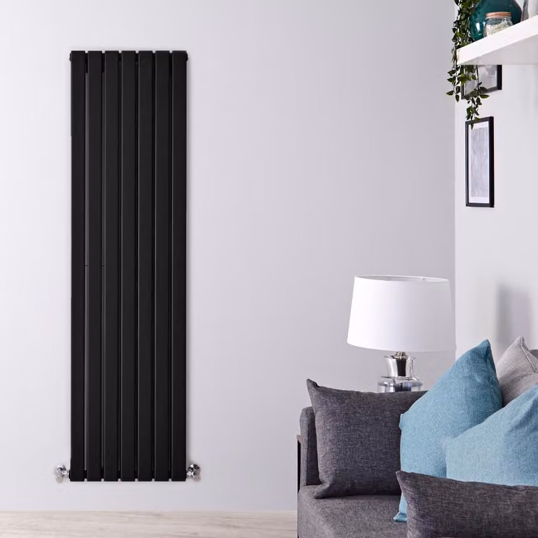 Radiatore Verticale in Acciaio Nero Design Delta con Staffa a Parete e Valvola di Copertura