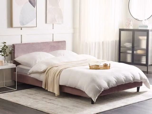 Letto matrimoniale Beliani in tessuto velluto marrone con rete a doghe elastiche L/P/H: 140 x 200 x 220 cm