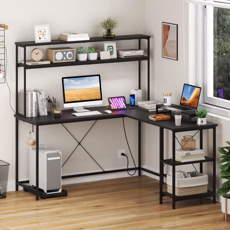Costway Scrivania Angolare a L con Striscia LED e Prese di Corrente, Tavolo da Gioco Moderno Nero con Supporto per Monitor e CPU