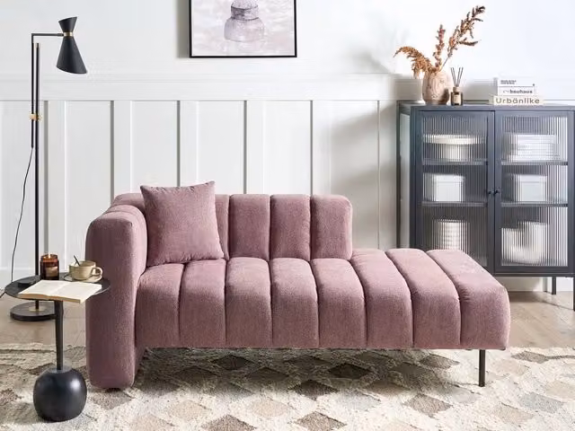 Chaise Lounge BELIANI in tessuto rosa con gambe in legno nero e cuscino laterale sinistro, design moderno L/P/H: 173 x 79 x 73 cm