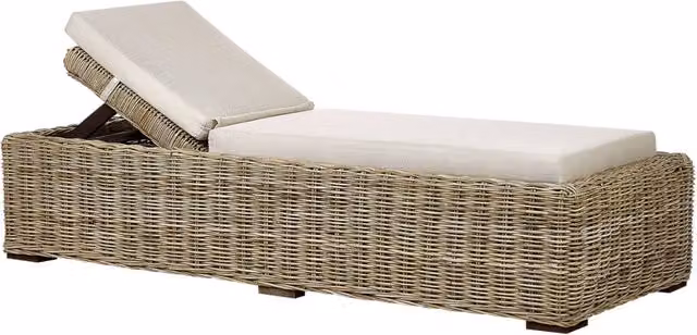 Lettino da giardino Beliani in rattan beige con cuscino regolabile stile boho