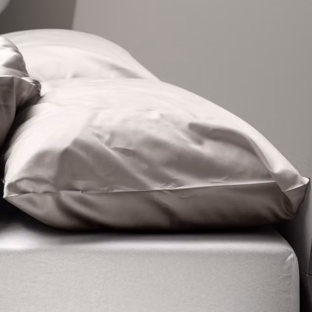 Federa copricuscino reversibile DaunenStep Oasi Kiss in cotone mako satin grigio con chiusura a zip