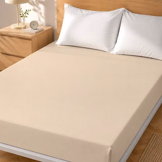 Lenzuolo con angoli elasticizzati KASANOVA in cotone beige per matrimoniale L/P: 180 x 200 cm