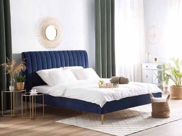 Letto imbottito Beliani in velluto blu scuro e oro con testata alta e rete a doghe L/P/H: 180 x 200 x 124 cm