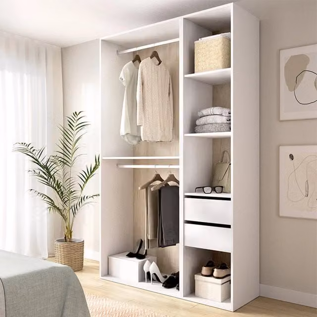 Armadio da camera da letto DMORA con ante scorrevoli, ripiani interni e appendiabiti, Bianco e Rovere, L: 45 cm, H: 205 cm