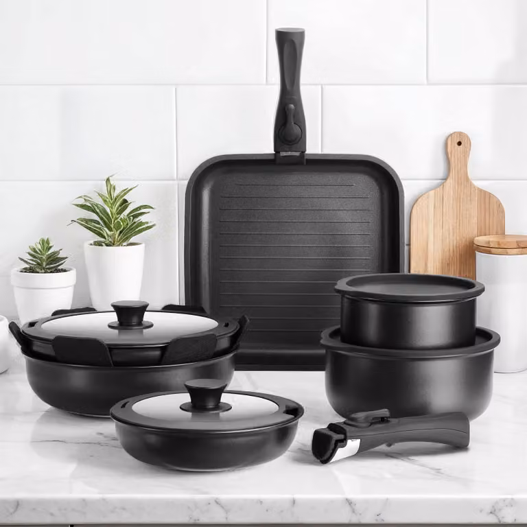 Set di pentole e padelle tectake 17 pezzi con rivestimento antiaderente, in alluminio e acciaio inox, nero