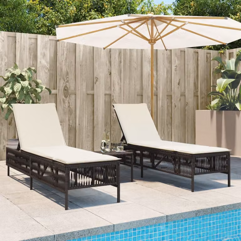 Set di 2 lettini prendisole con tavolino vidaXL in polyrattan marrone con poggiatesta regolabile e tessuto resistente ai raggi UV