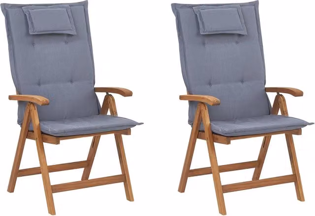 Set di 2 sedie da giardino pieghevoli BELIANI in legno di acacia con cuscini blu e braccioli in stile rustico