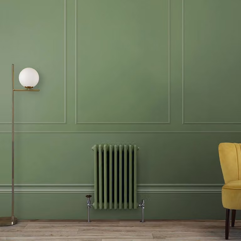 Radiatore orizzontale tradizionale a tripla colonna Regent in acciaio verde Reseda Green L: 60 cm, H: 42,5 cm