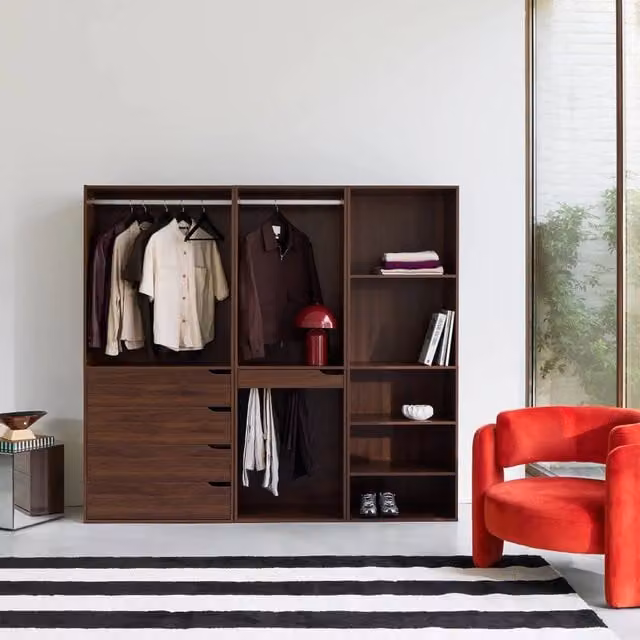 Kit guardaroba modulare Sweeek in legno color noce, design moderno con 3 elementi e cassetti integrati