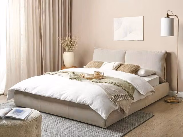 Letto matrimoniale Beliani in tessuto beige con testiera imbottita e stile classico L/P/H: 160 x 200 x 126 cm
