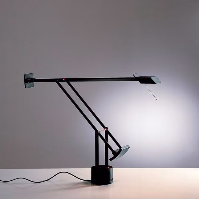 Artemide Tizio 35 Lampada da tavolo regolabile in metallo nera con tecnologia LED