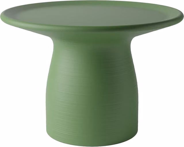 Tavolino basso Totino Qeeboo in polietilene verde opaco con design moderno e forma rotonda