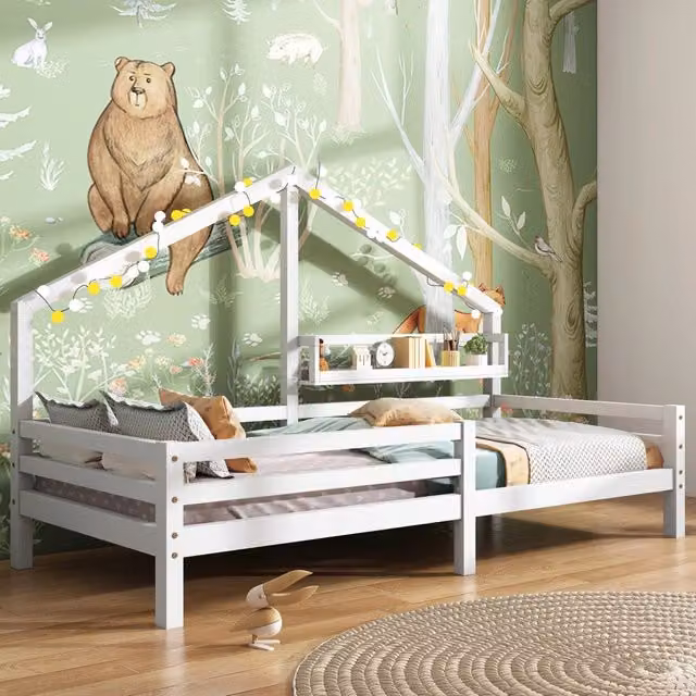 Letto singolo per bambini Xylo in legno di pino bianco con scaffali laterali e struttura a casetta L/P/H: 206.5 x 90 x 120 cm