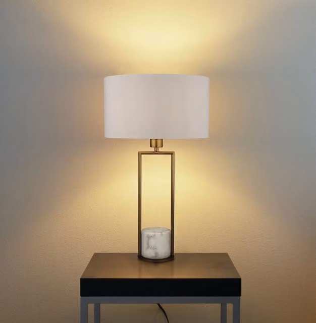 Lampada da scrivania contemporanea Claire Searchlight in metallo oro e tessuto bianco con attacco E27