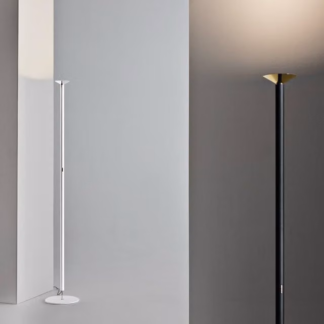 Lampada da terra Stilnovo Luna LED bianca con finiture oro/ottone e tecnologia dimmable touch