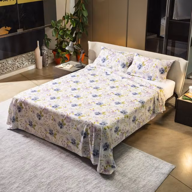 Lenzuolo piano matrimoniale KASANOVA in percalle di cotone con fantasia floreale blu, L: 290 cm x P: 240 cm