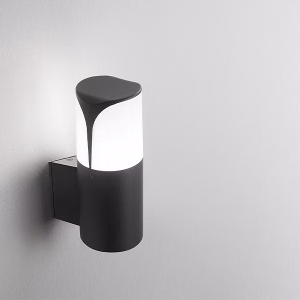 Applique da esterno Gea Lillibet in metallo e plastica, disponibile nei colori bianco, grigio o nero, con attacco E27 e protezione IP44 per giardino