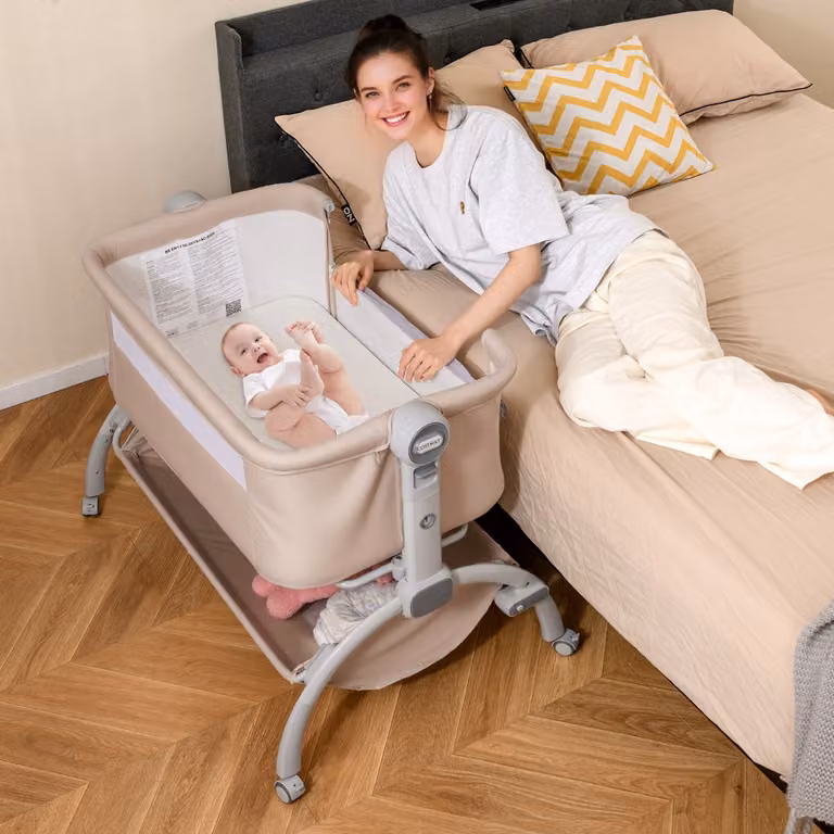 Costway Lettino affiancato con regolazione in altezza a 7 livelli per neonati, Culla co-sleeper con scomparti portaoggetti Beige