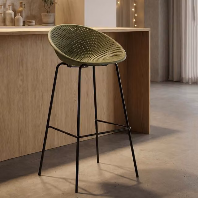 Set da 2 sgabelli Trong per interno ed esterno con seduta traforata, colore verde, L/P/H: 51 x 58 x 82 cm
