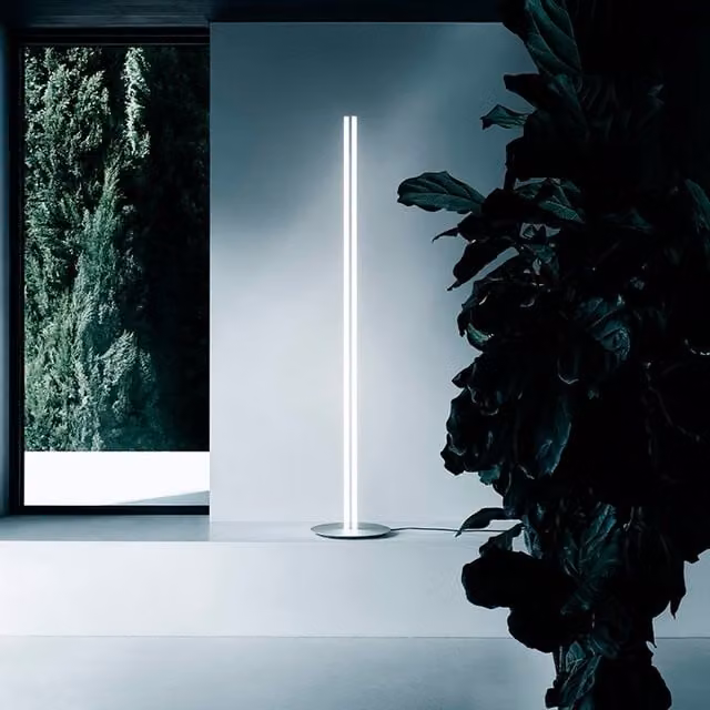 Lampada da terra Flos Coordinates con tecnologia LED dimmabile in bianco e argento