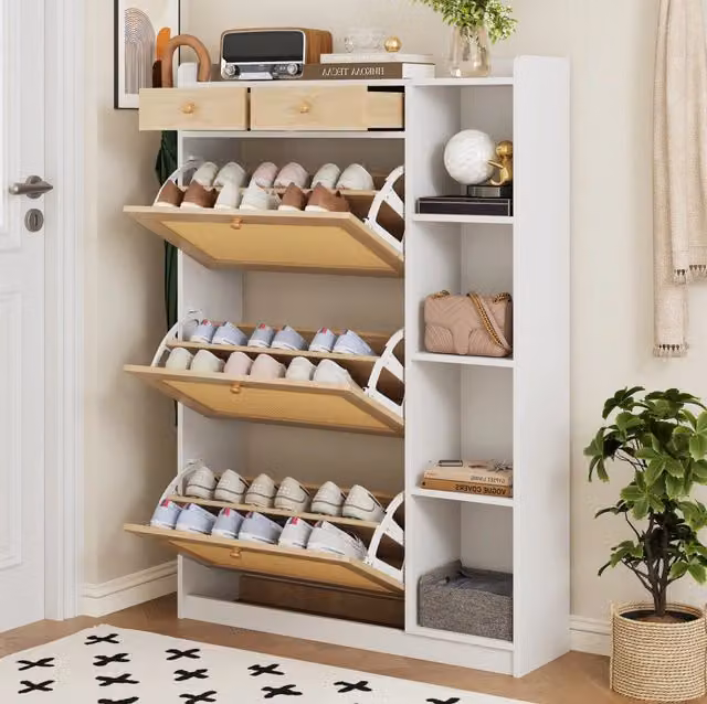 Mobile portascarpe slim MODFU in stile boho con ante ribaltabili rattan, cassetti e ripiani, bianco, L: 90 cm, P: 24 cm, H: 130 cm