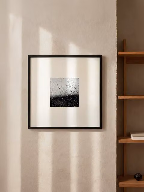 Quadro astratto Drops Kenay Home in bianco e nero con cornice in legno e vetro L/P/H: 49,6 x 49,6 x 49,6 cm