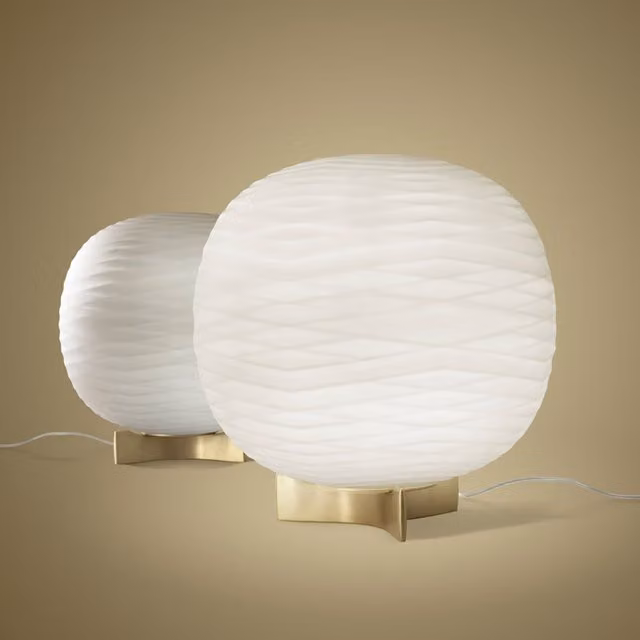 Foscarini Gem Lampada da tavolo con vetro trasparente e finiture oro/ottone, dimmabile