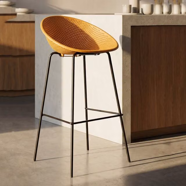 Set da 2 sgabelli Trong per interno ed esterno con seduta traforata, colore giallo, L/P/H: 51 x 58 x 82 cm
