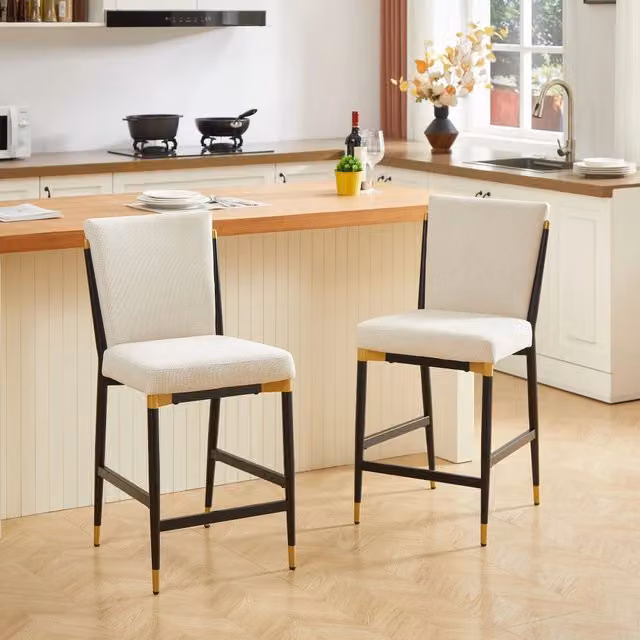 Set di 2 sgabelli da bar in stile scandinavo minimal con seduta in tessuto crema e struttura in metallo nero e oro