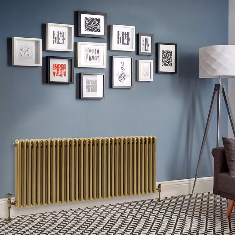 Radiatore Orizzontale a Tripla Colonna Regent in Acciaio Colore Oro, L: 141,5 cm, H: 60 cm