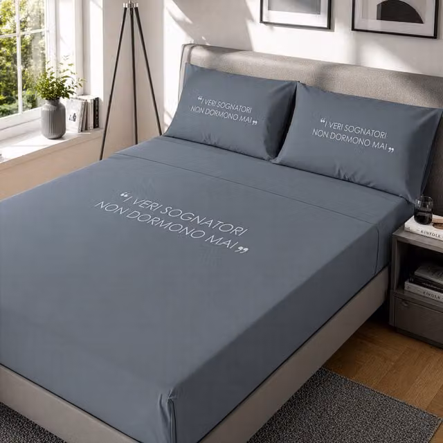 Completo letto Kasanova in cotone Quotes denim blu per 2 piazze 160x200 cm