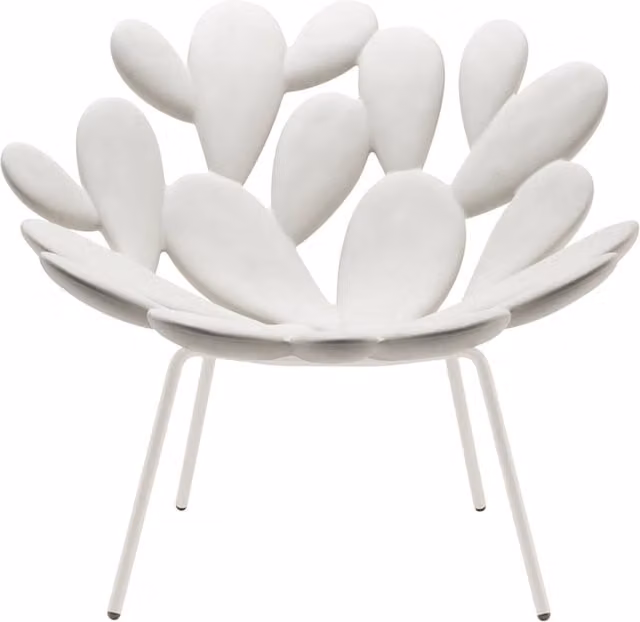 Poltrona Qeeboo Filicudi in polietilene bianca opaca per giardino e terrazza L: 80 cm, P: 50 cm, H: 50 cm