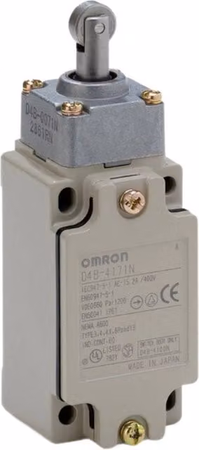 Interruttore di emergenza Omron E2S68 in metallo grigio con protezione IP67