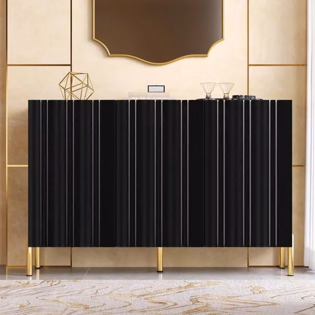 Credenza scarpiera moderna a 3 ante con scanalature verticali e ripiani regolabili in MDF e metallo, colore nero e oro, L/P/H: 120 x 35,5 x 80 cm