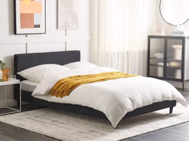 Letto matrimoniale Beliani in tessuto nero con struttura in legno e stile moderno L/P: 140 x 200 cm
