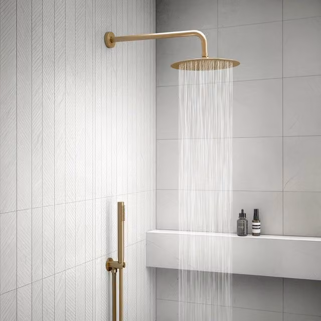 Set doccia Gedy con soffione da 25 cm, braccio da 40 cm e kit doccetta in acciaio inossidabile oro opaco
