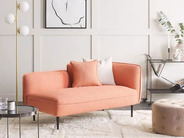 Chaise longue moderna BELIANI a forma a L con tessuto bouclé rosa, lato destro, completa di cuscini, L: 230 cm, P: 138 cm, H: 77 cm