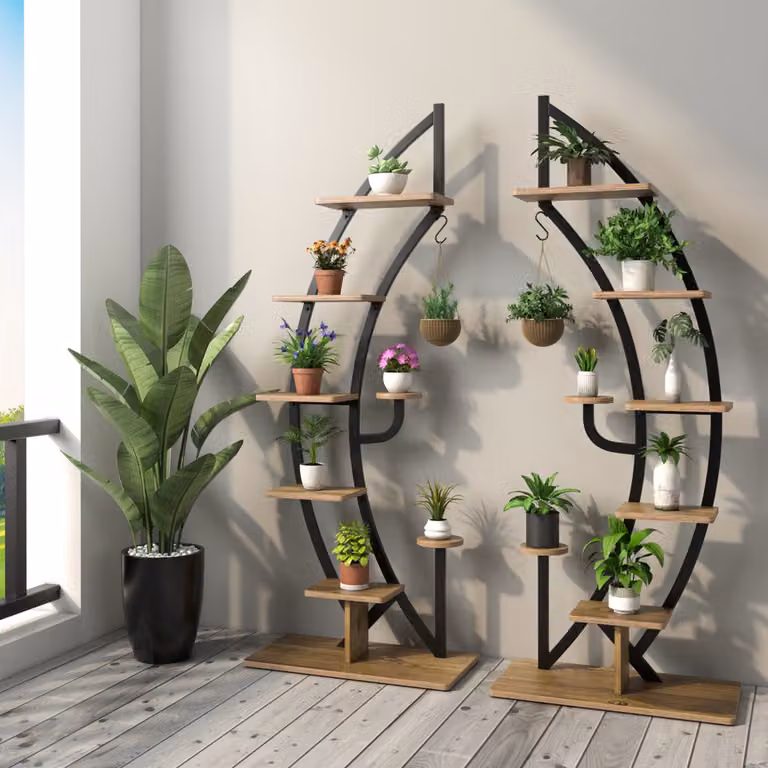 Set di 2 scaffali per piante Costway in metallo nero a 7 livelli con design a mezza luna curva e gancio superiore per giardino o corridoio
