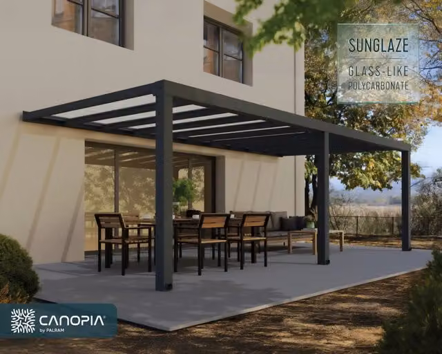 Pergola addossata in alluminio Premium Stockholm di Canopia, colore antracite con copertura trasparente in policarbonato, L: 7.3 m, P: 3.4 m