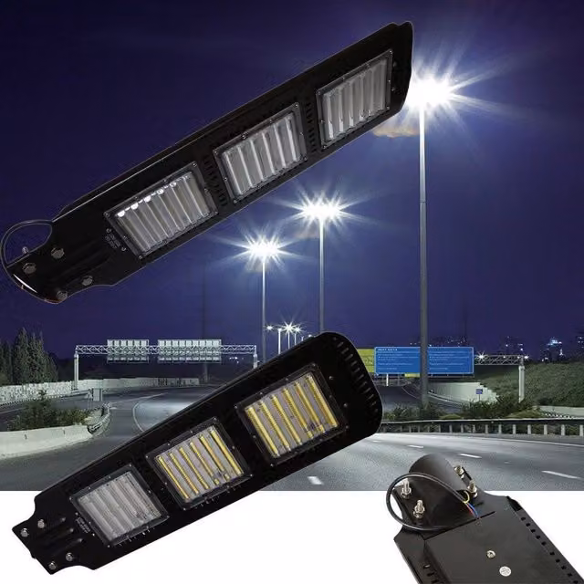 Lampione Faro Stradale Trade Shop Traesio con Armatura LED da 150W, Luce Fredda 6500K, Colore Nero e Argento